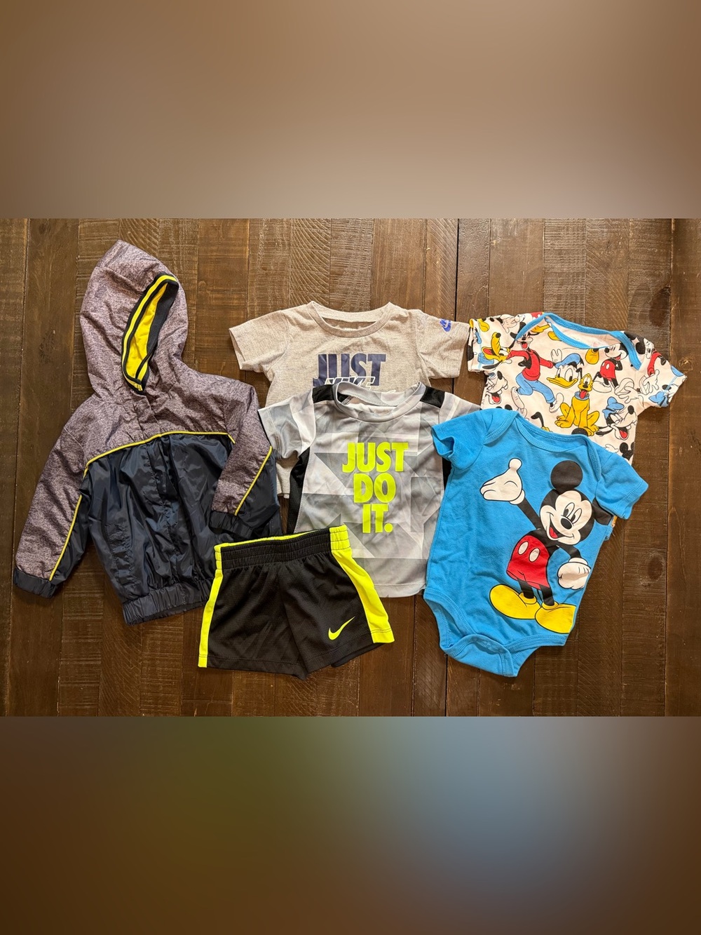(6 Pieces) Baby Boy Bundle. Size 12 Months.